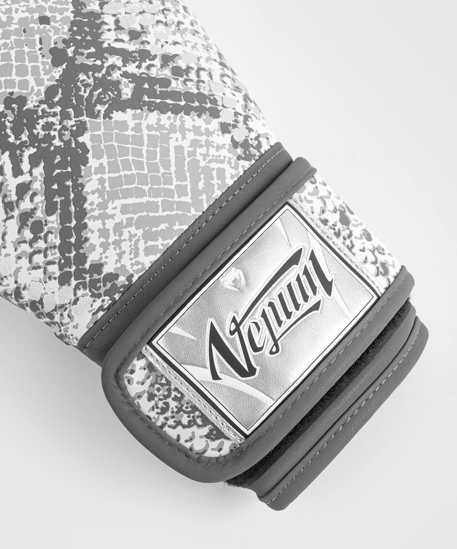 Venum White Snake Boxing Gloves (Women) - Image 4